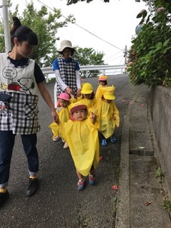 雨の日の散歩1.JPG