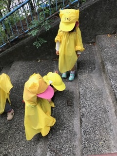 雨の日の散歩3.JPG
